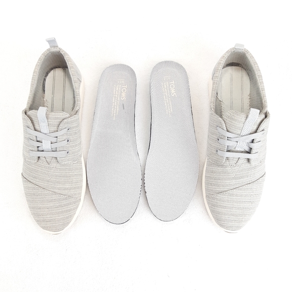 NWOT. TOMS LACE UP GRAY SNEAKERS - Picture 15 of 15